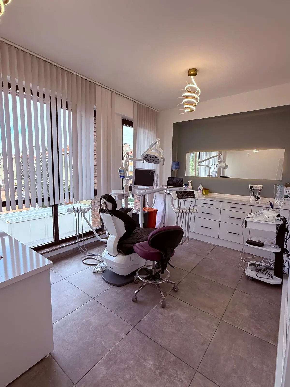 Eskişehir özel diş kliniği iç görünümünü gösteren klinik fotoğrafı